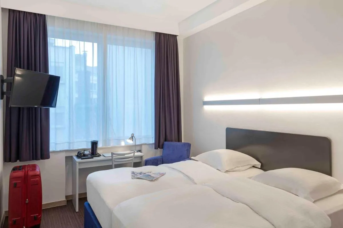 Image 5 of Hôtel Argus by happyCulture
