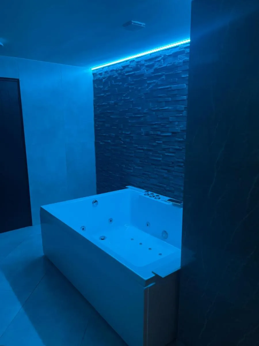 Image 2 of Jungle suite romantic – private Jacuzzi –