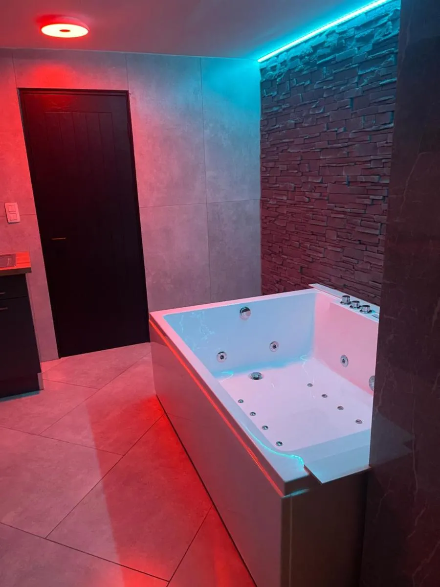 Image 6 of Jungle suite romantic – private Jacuzzi –