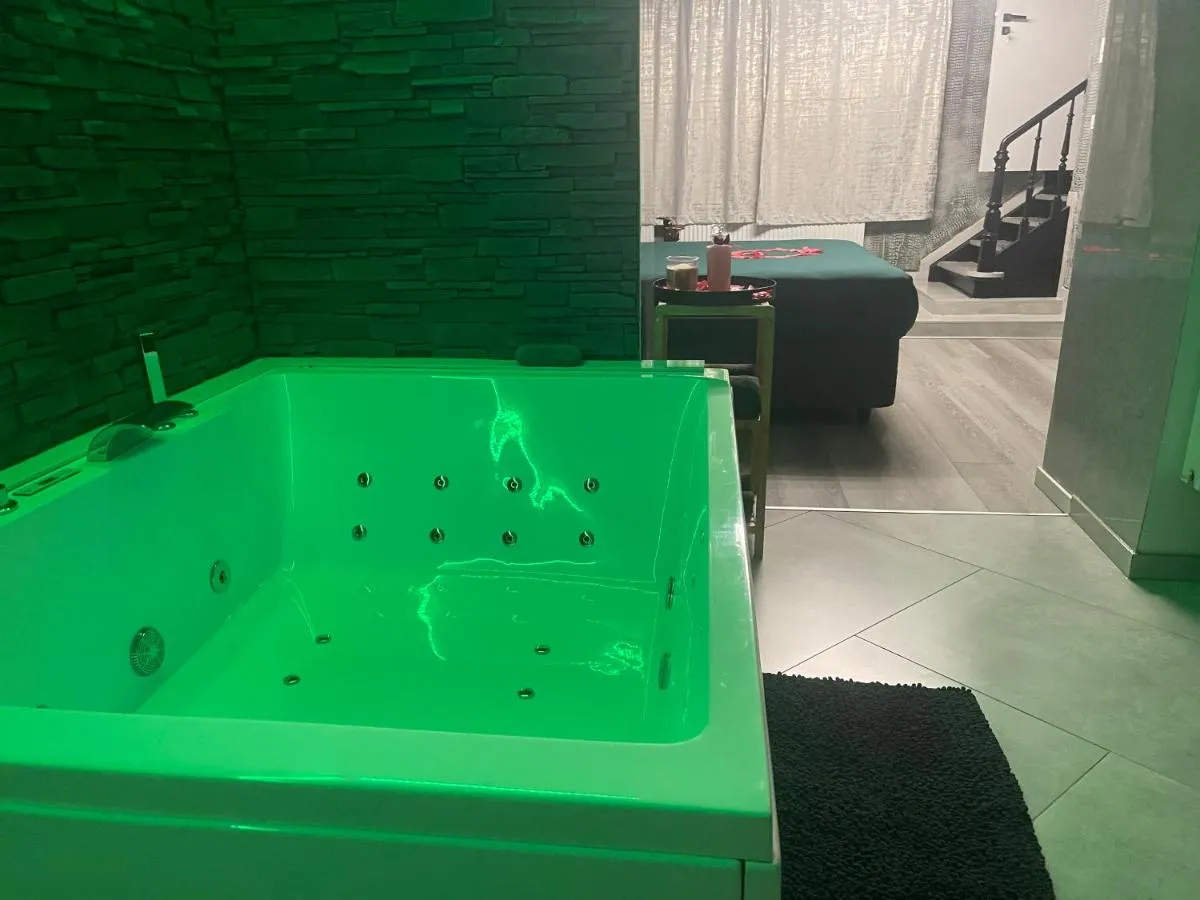 Image 5 of Jungle suite romantic – private Jacuzzi –