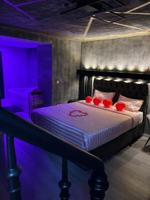 Image of Jungle suite romantic – private Jacuzzi –