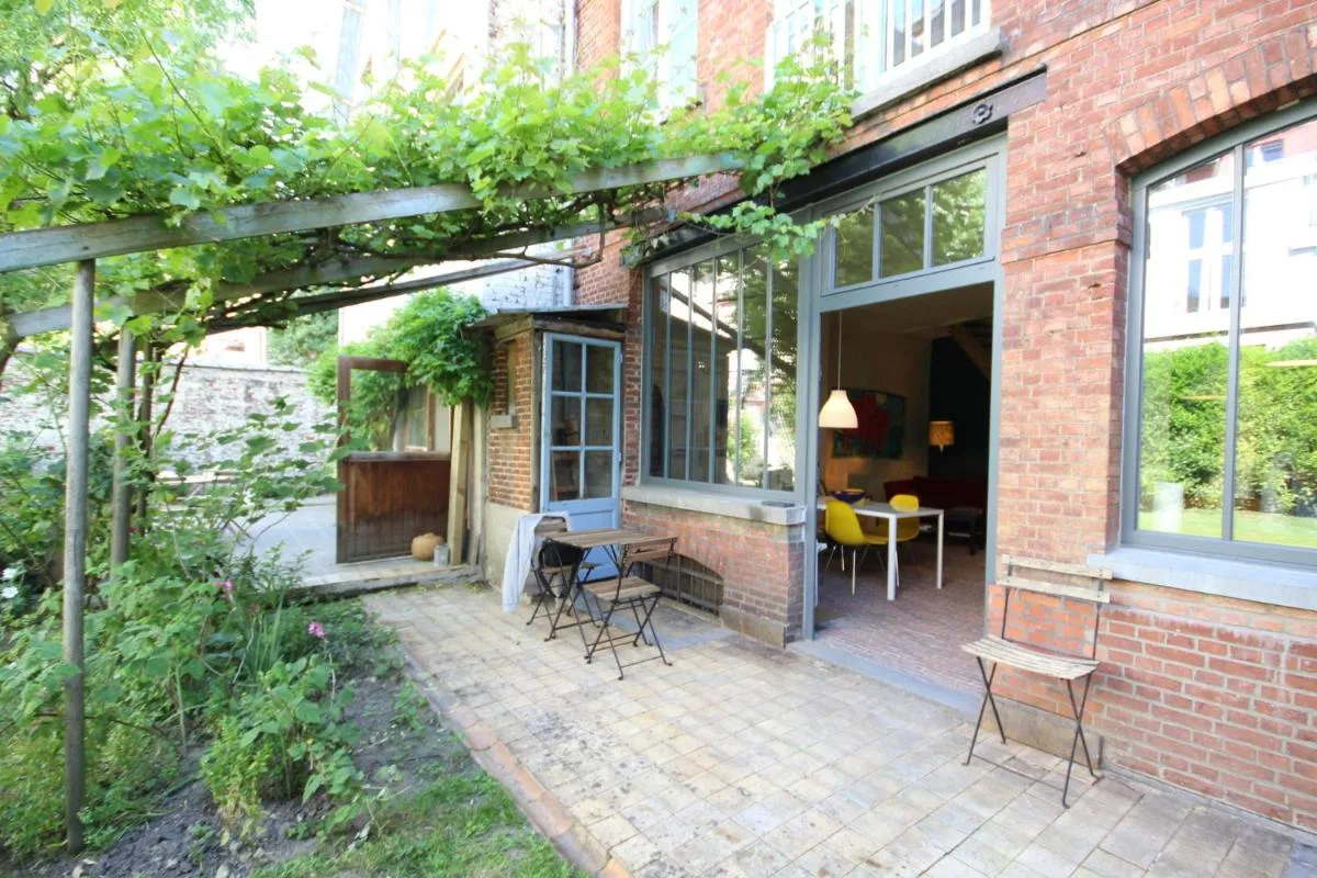Image 1 of La maison du fond du jardin