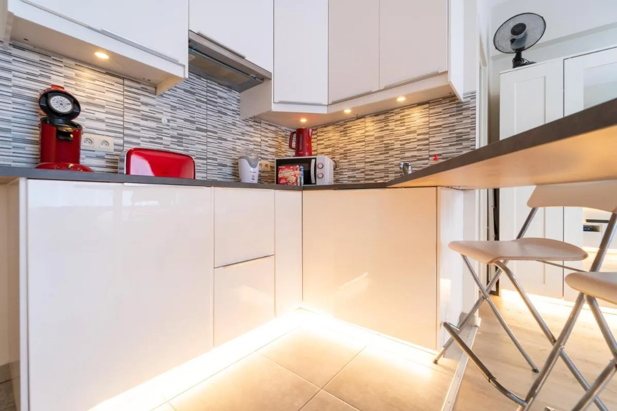 Image 2 of Luxury Studio In the EU Area