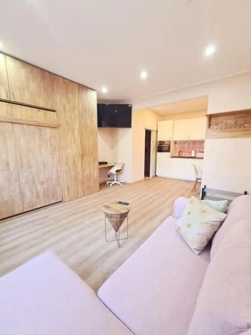 Image 6 of Magnolia Pink Studio New and fully equipped