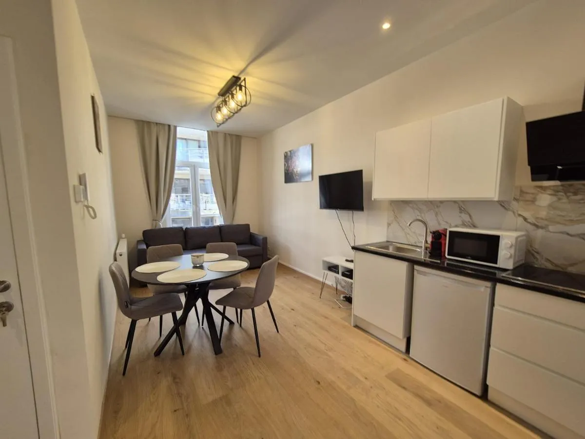 Image 5 of Modern apartment near Avenue Louise