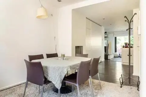 Image 3 of *NEW*Premium Tranquil apartment close to centre