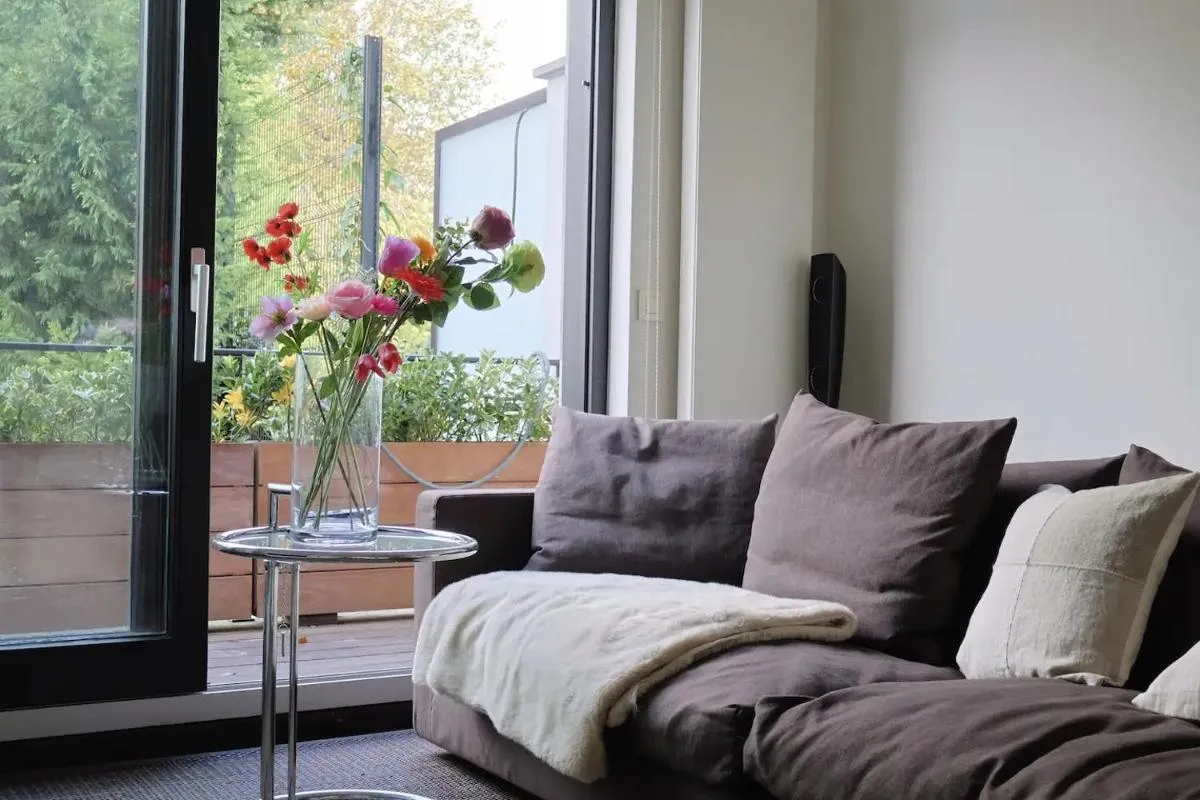Image 2 of *NEW*Premium Tranquil apartment close to centre