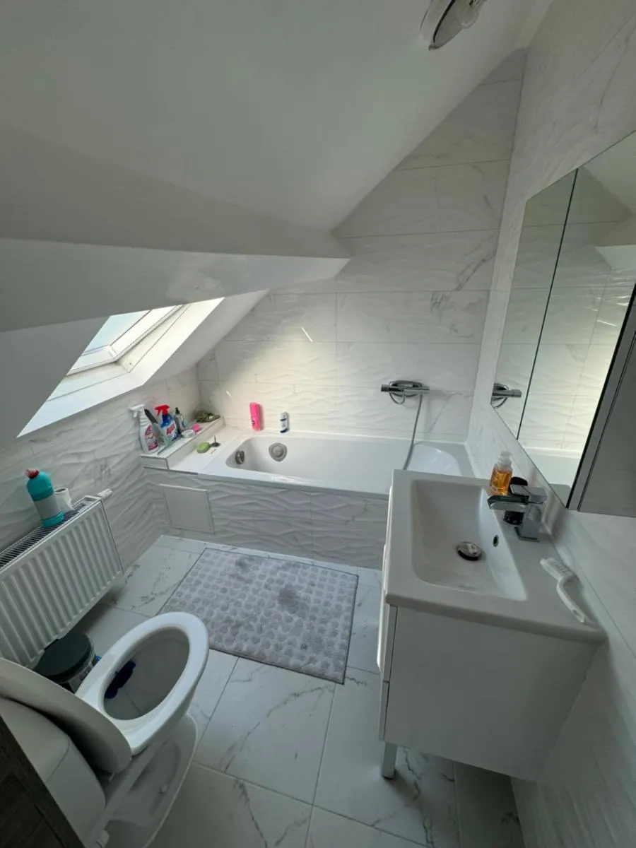 Image 1 of Qozyroom