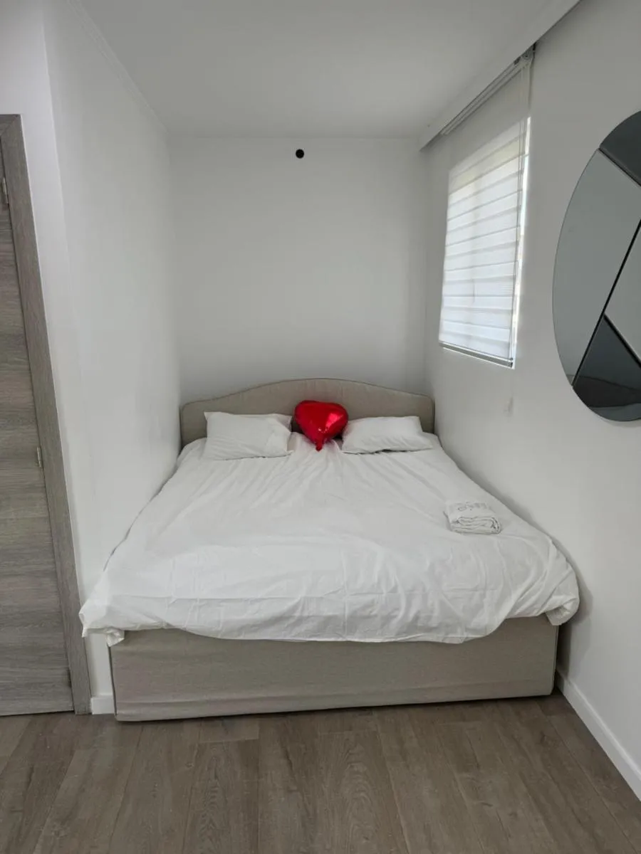 Image 2 of Qozyroom