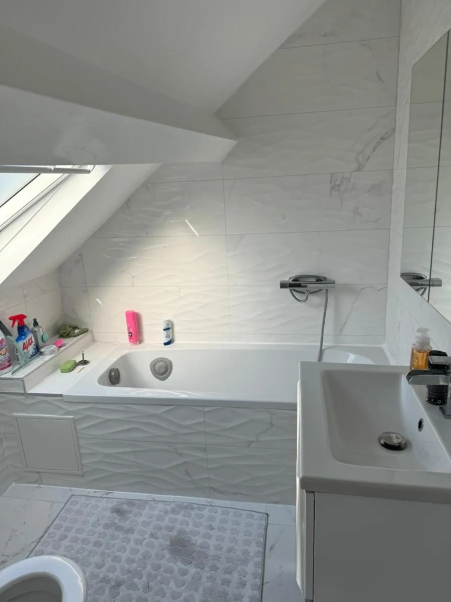 Image 3 of Qozyroom