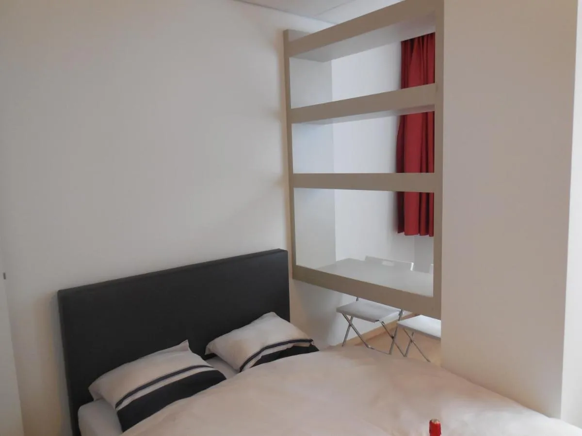 Image 2 of Studio Grand Place