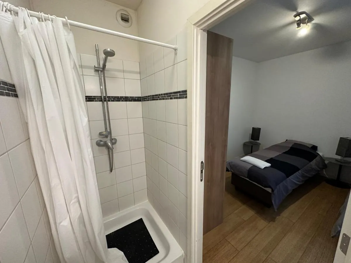 Image 2 of 3 Bedroom Apartment in City Center with Balcony View