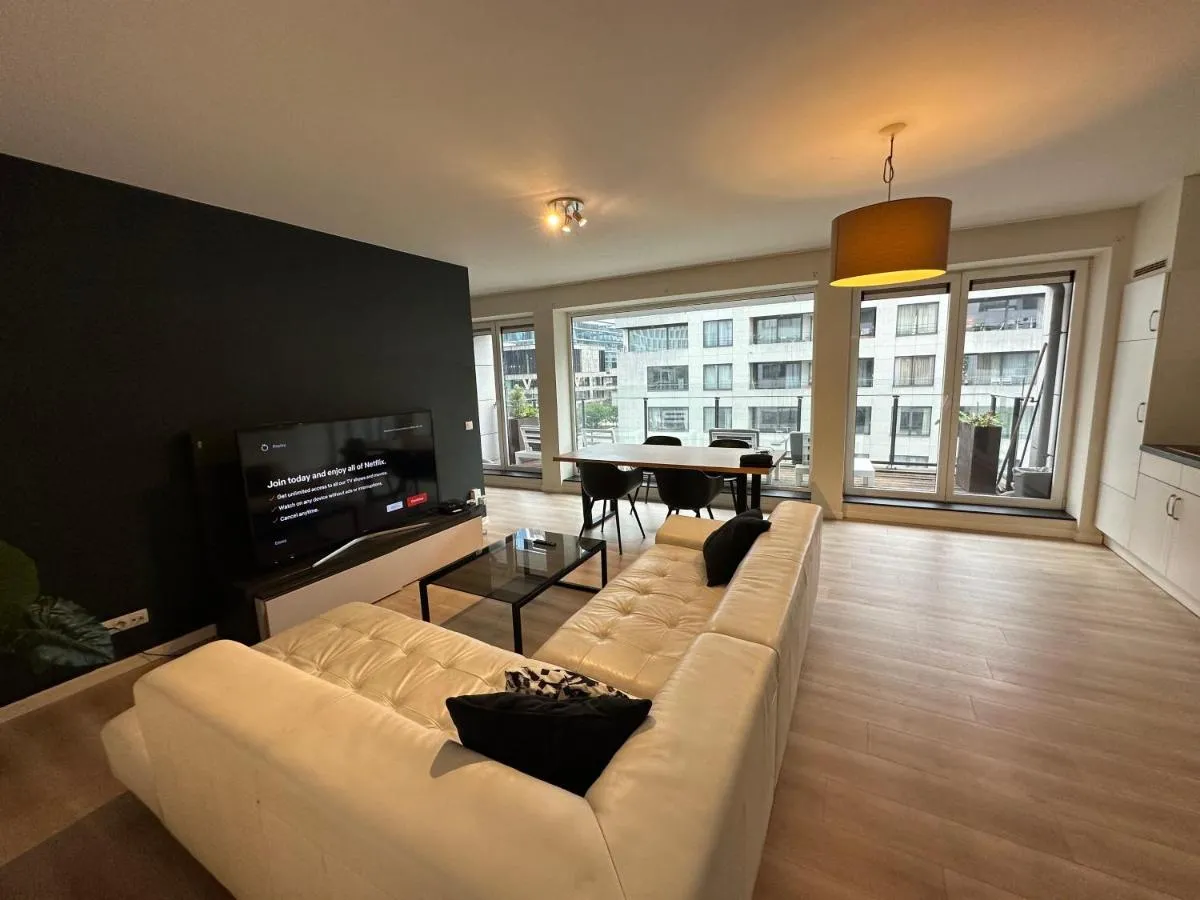Image 4 of 3 Bedroom Apartment in City Center with Balcony View