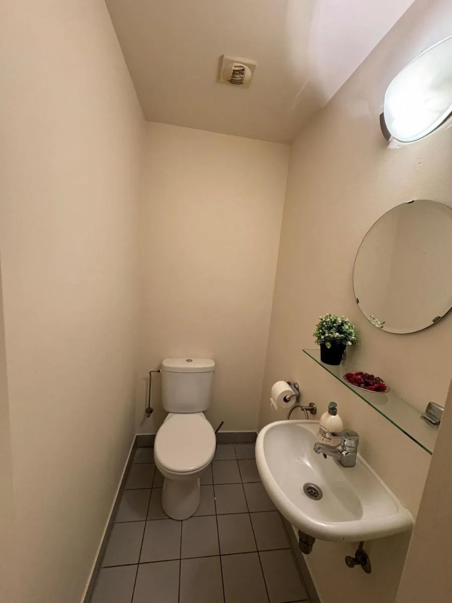 Image 6 of Apartment