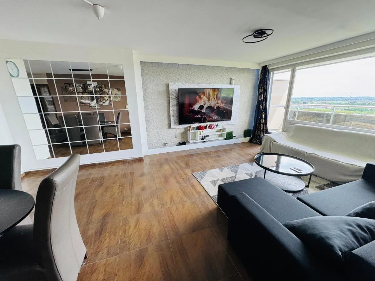 Image 2 of Appart meublé 92m2 + 2 terrasses