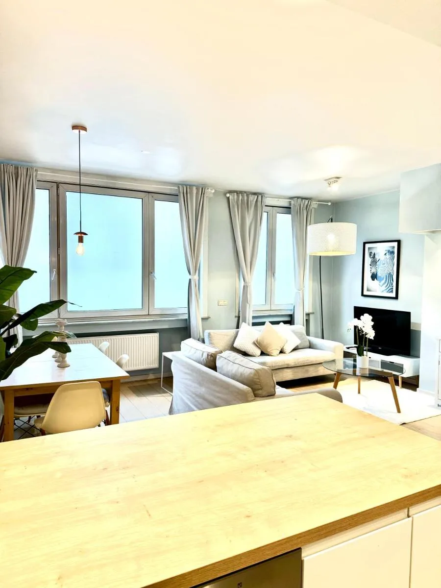 Image 4 of Beautiful 2 bedroom familiar luxury apartment