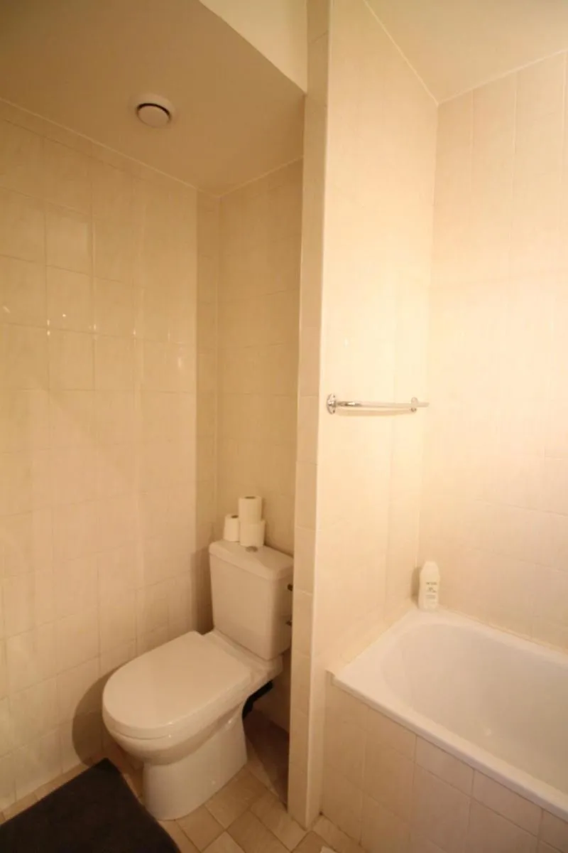 Image 6 of Beautiful and bright apt AvLouise