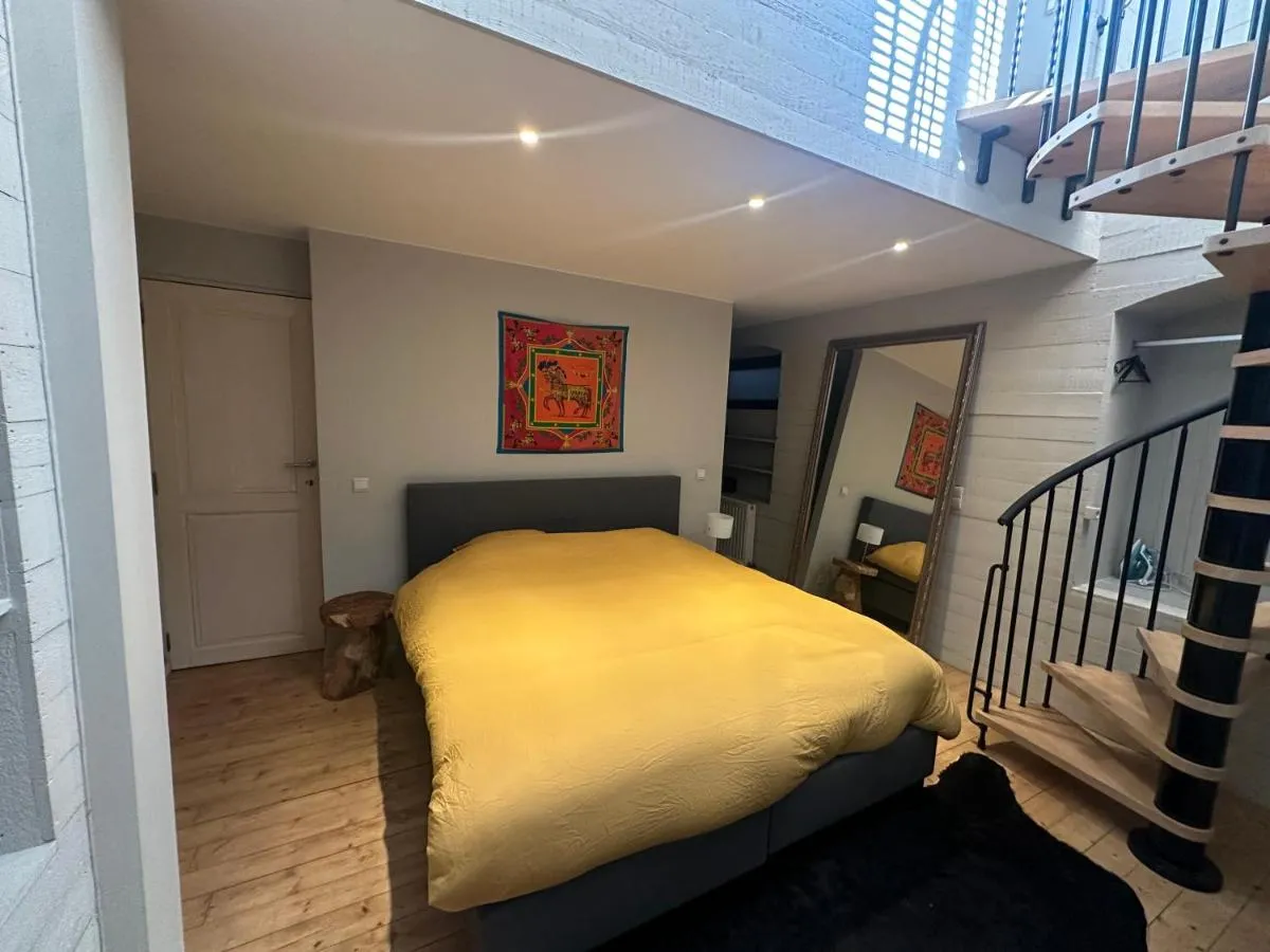 Image 3 of Beautiful luxurious 1 bedroom apartment in the heart of the European Quarter