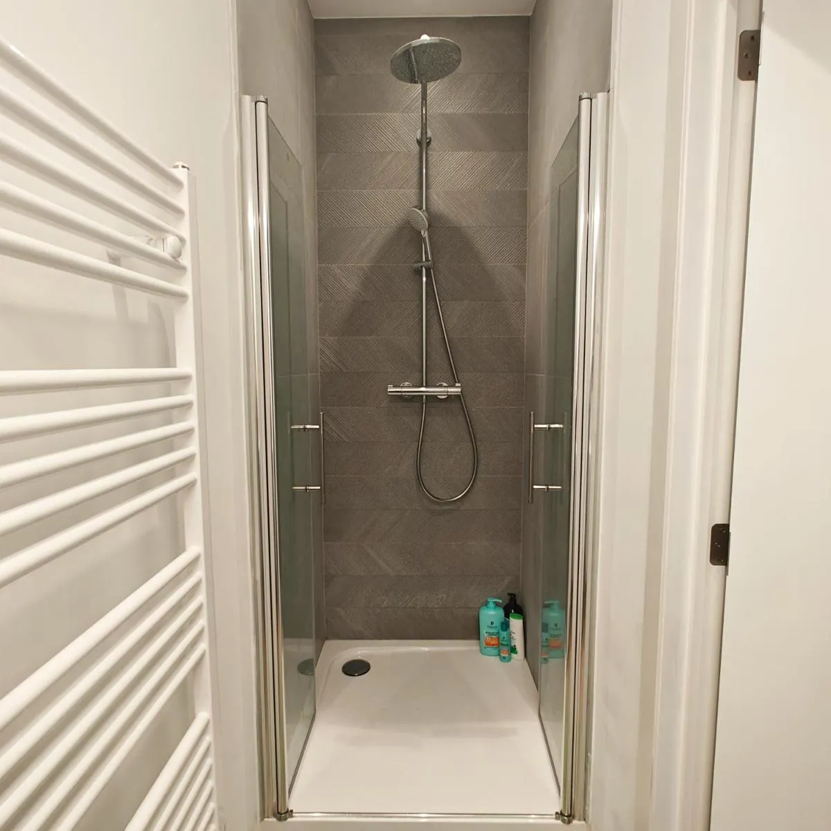 Image 4 of Cosy 2 bedroom apartment with private garden