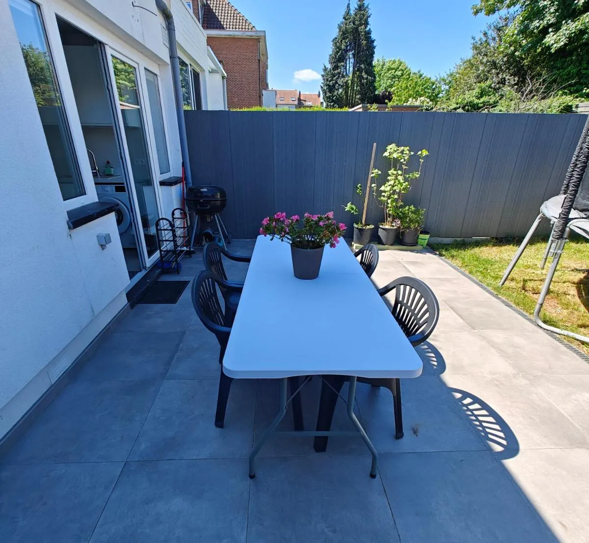Image 2 of Cosy 2 bedroom apartment with private garden