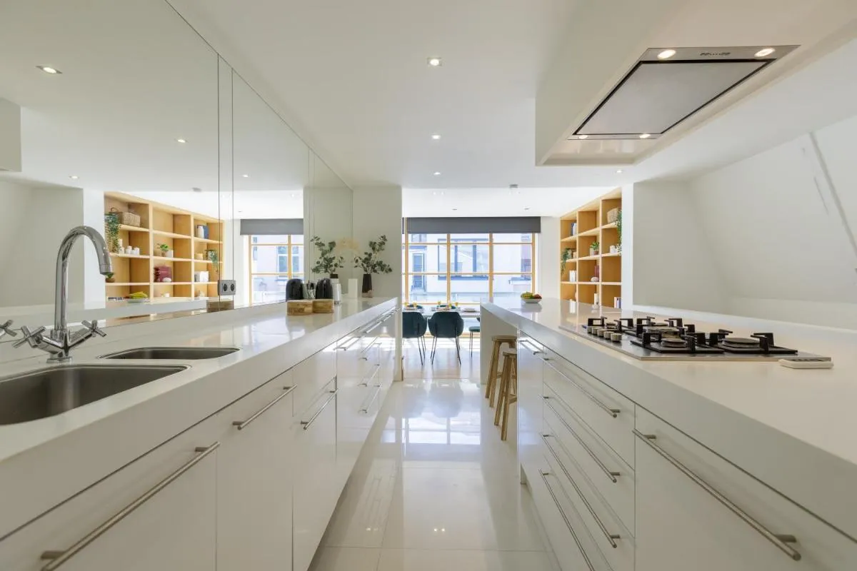 Image 3 of Couronne Apartments