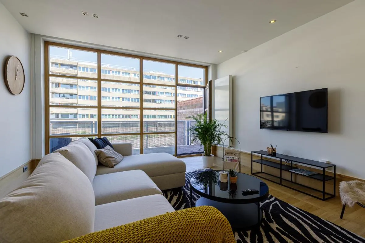 Image 4 of Couronne Apartments