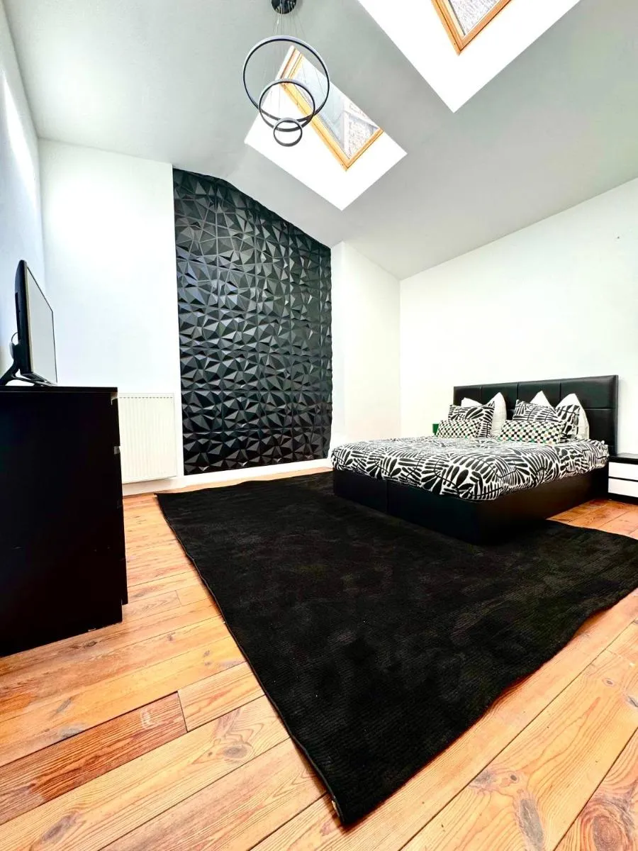 Image 3 of Downtown Spacious Design Loft