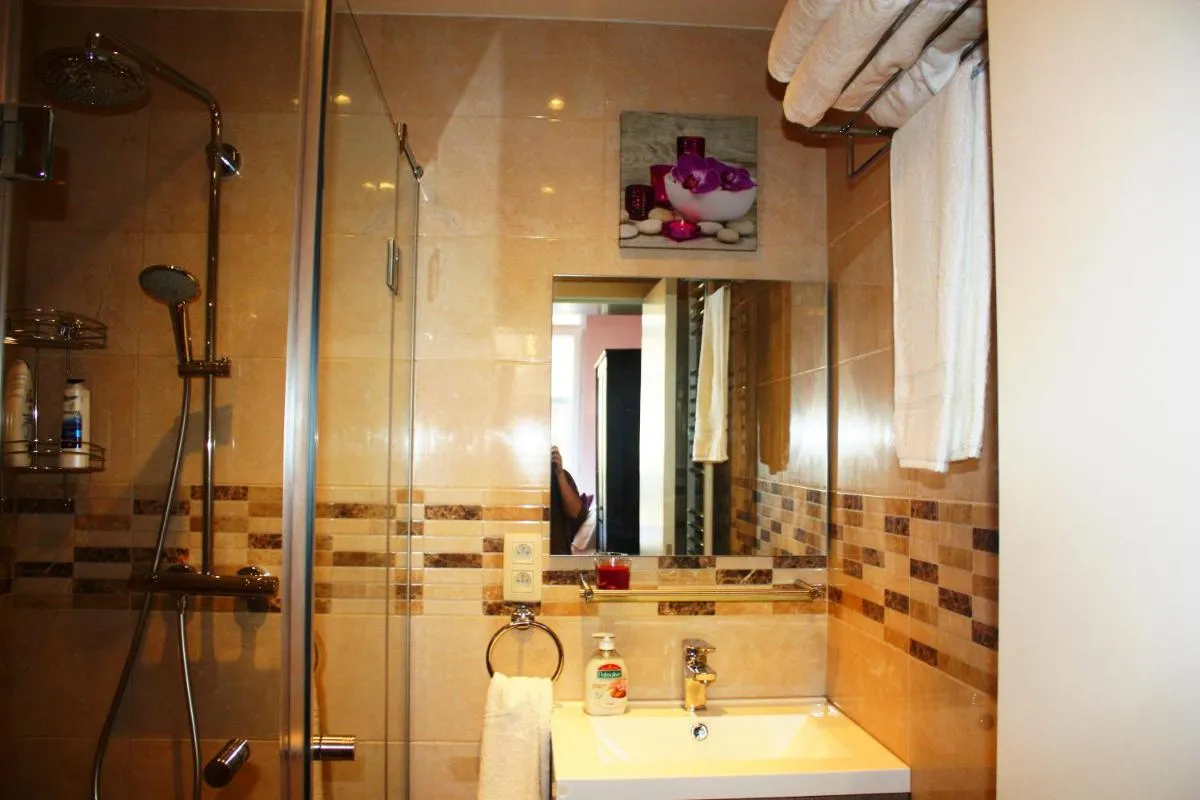 Image 2 of EU B&B