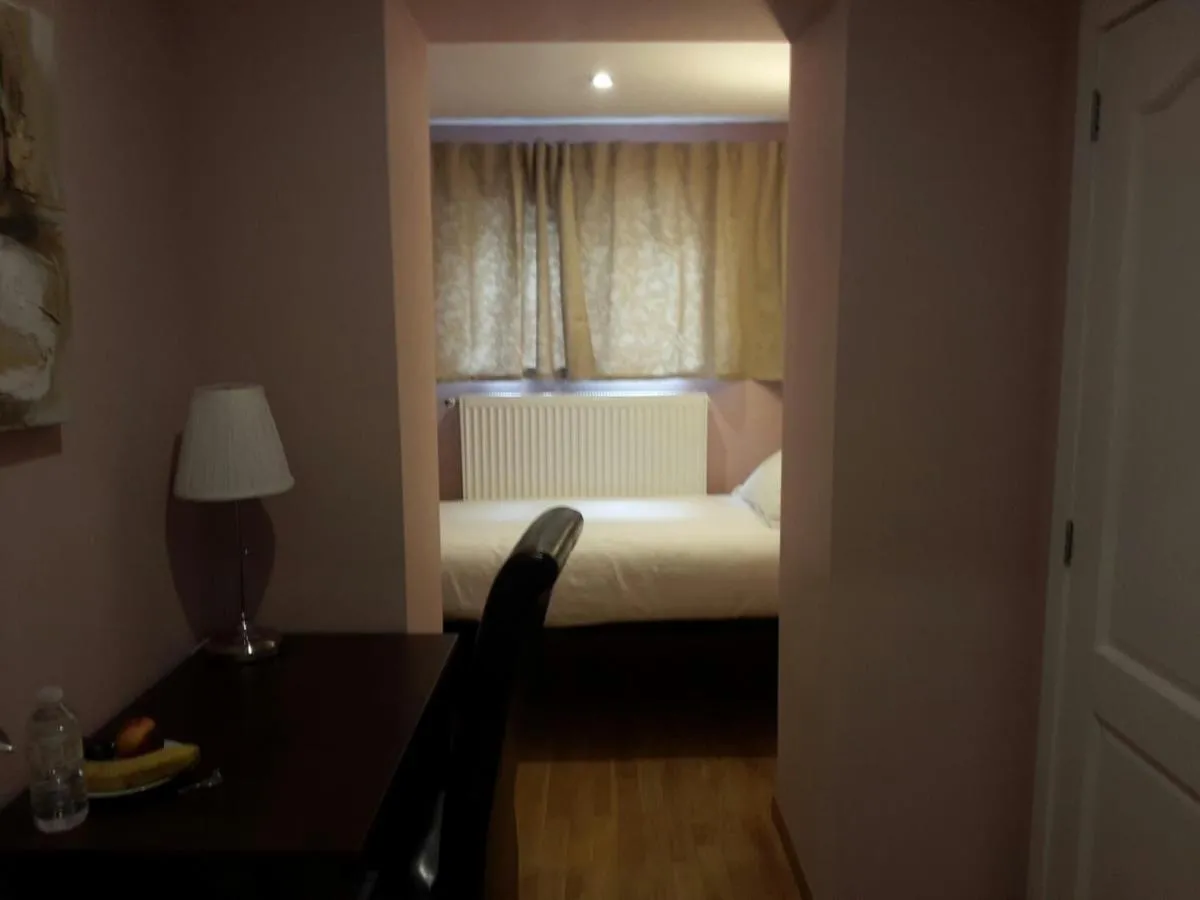 Image 1 of EU Guesthouse