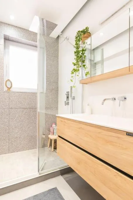 Image 3 of European heart 2-bedroom flat.