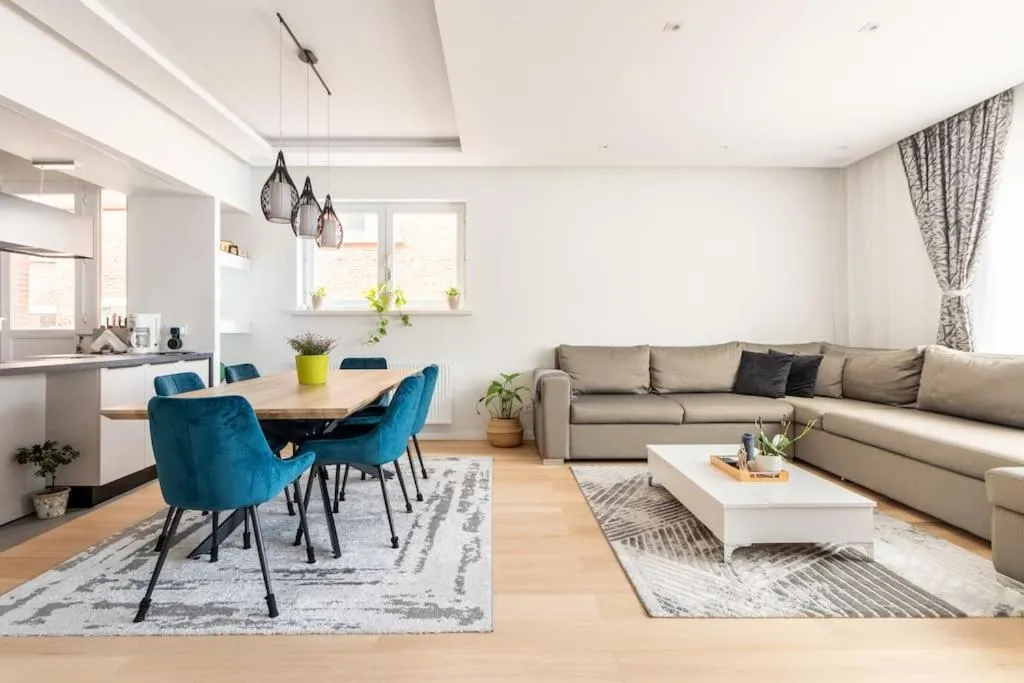 Image 2 of European heart 2-bedroom flat.