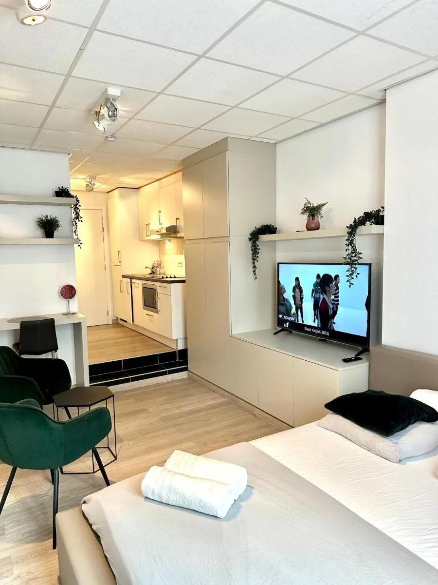 Image 3 of Heart of Grand Place Beautiful Studio