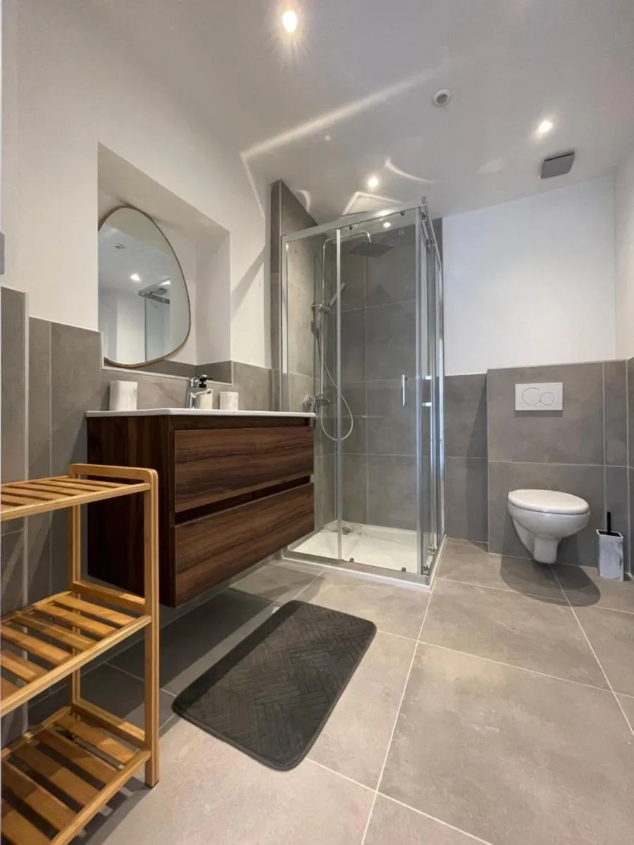 Image 2 of Midi Station 3
