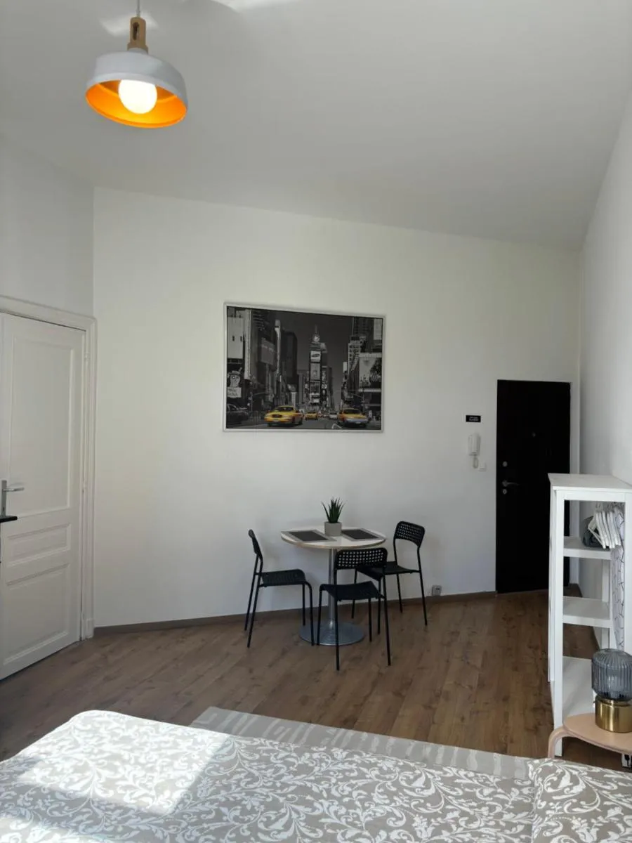 Image 2 of Studio Issa