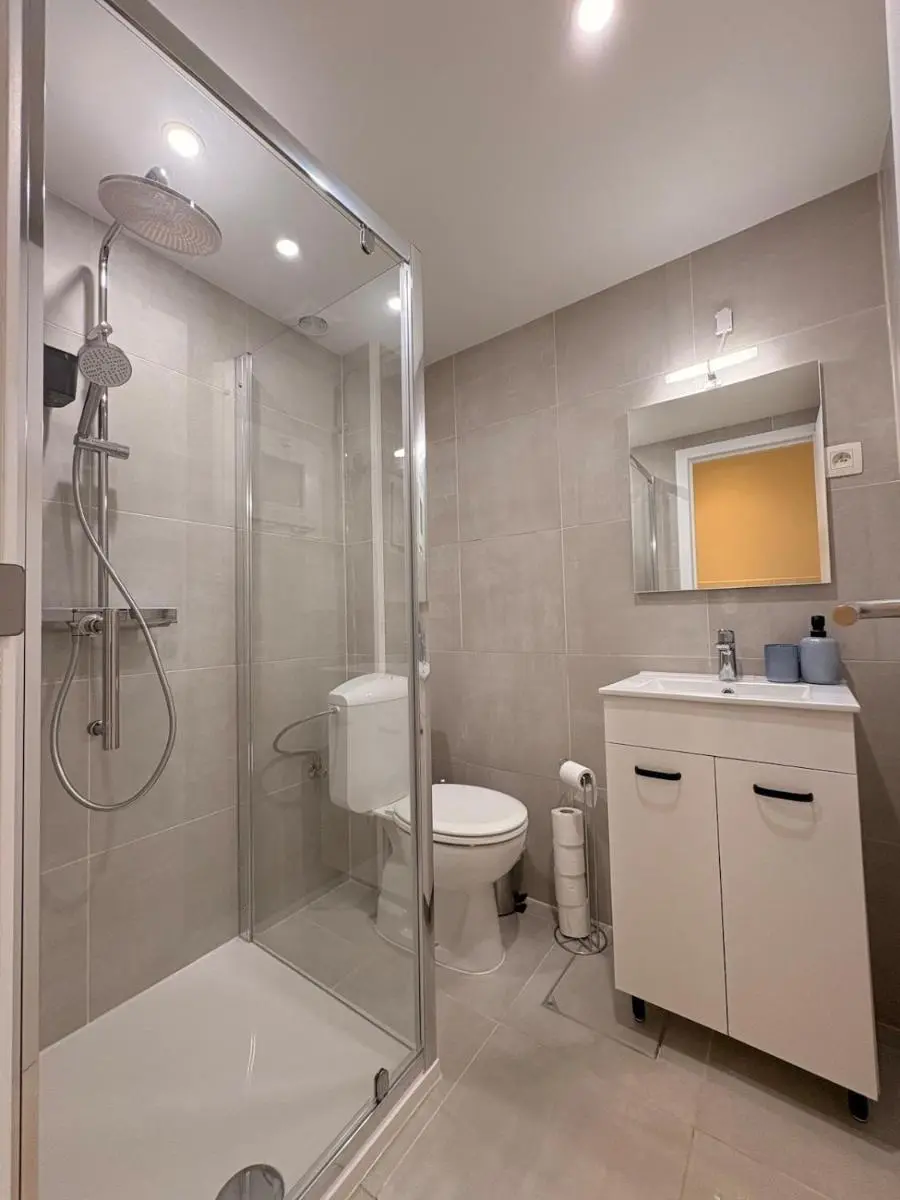 Image 2 of Comfortable studio 10 min from Midi Station and 15 min from Brussels center