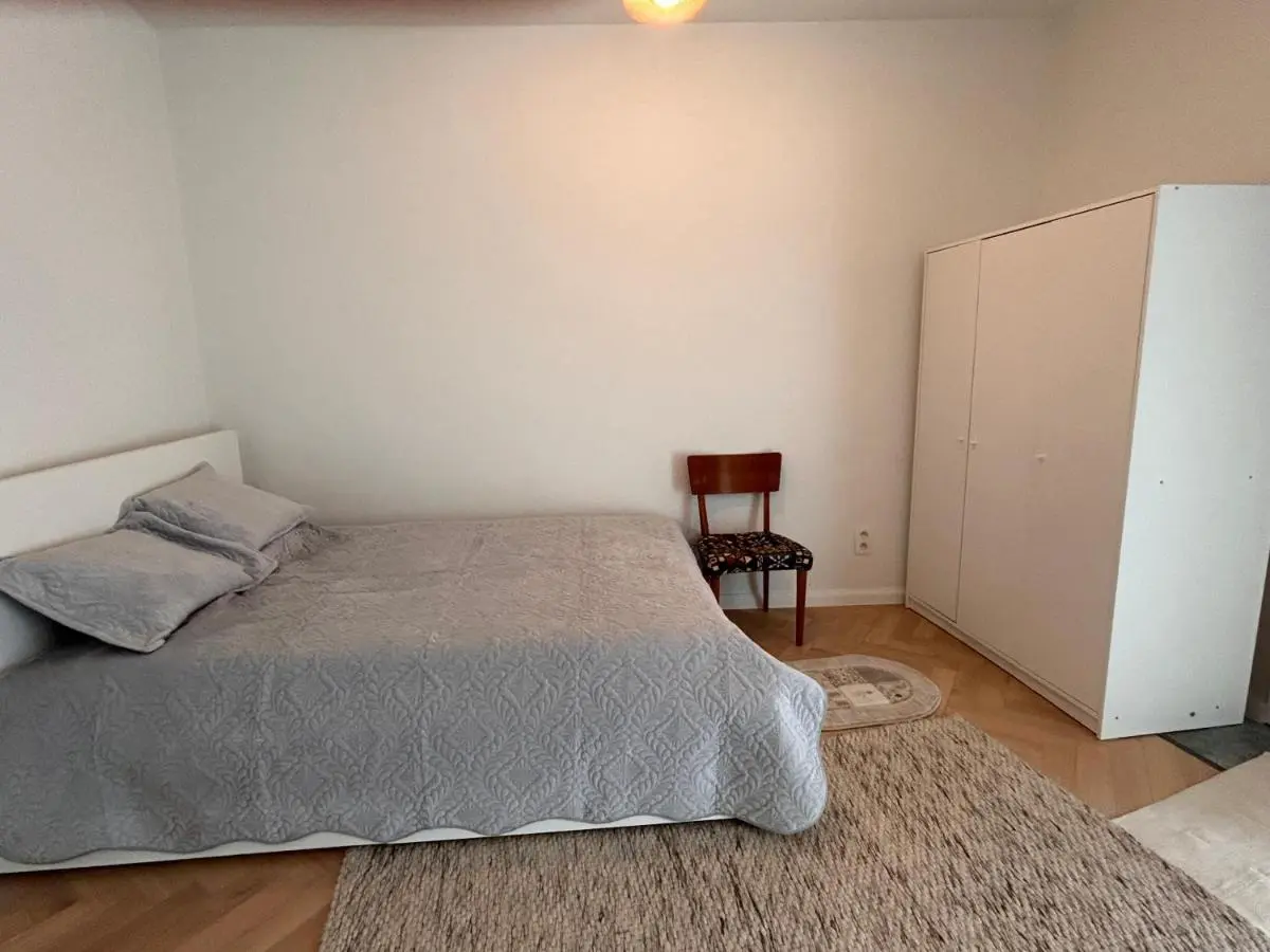 Image 3 of Cosy small studio