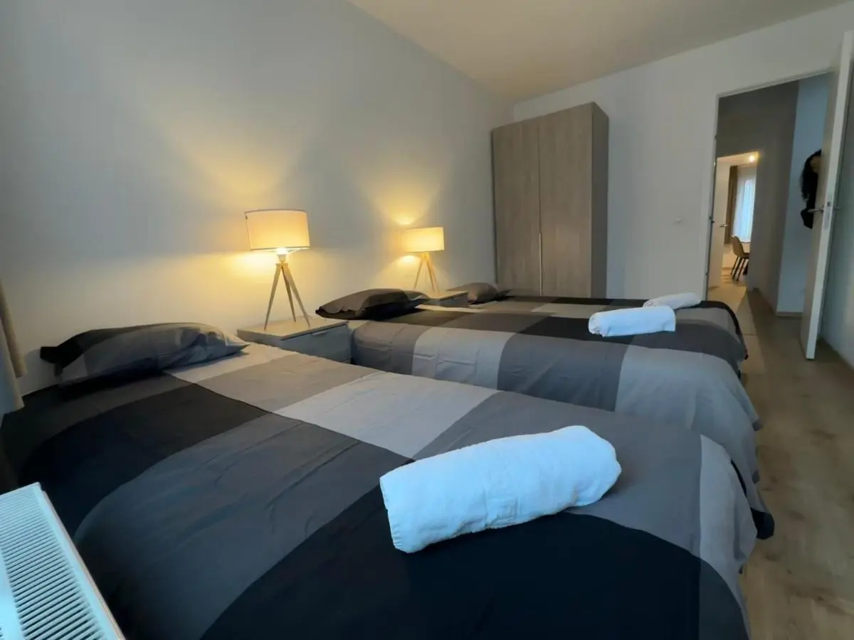 Image 1 of Modern 2 Bedroom Apartment for 6 – City Center