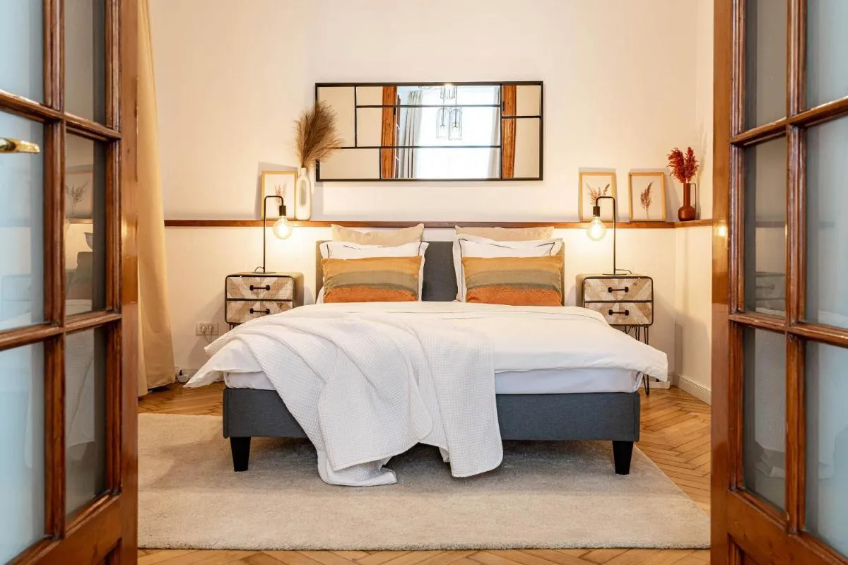 3BR Bright Cloud in the Center — 2