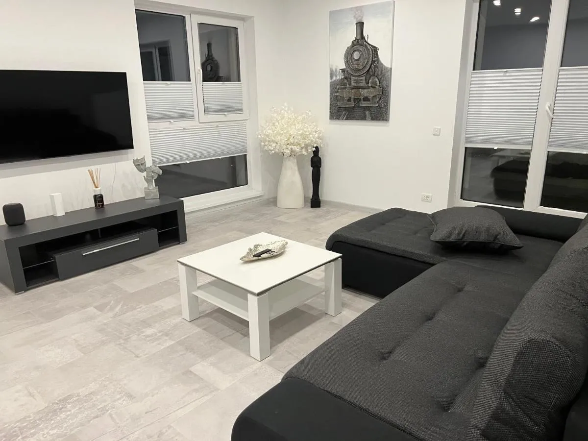 Amazing 2-Room Penthouse Cityview W13 — 4