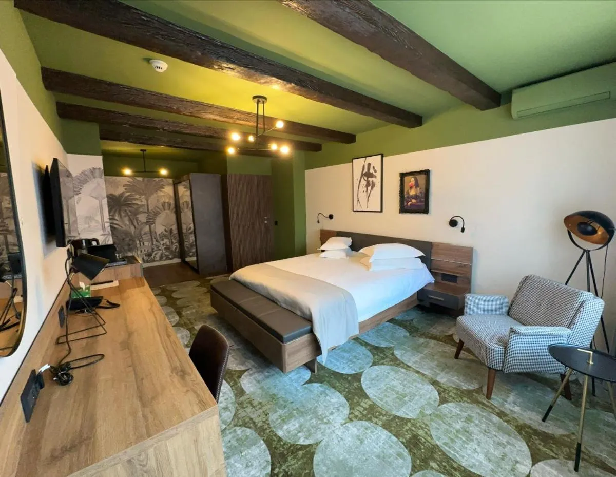 Bucharest Comfort Suites Hotel — 3