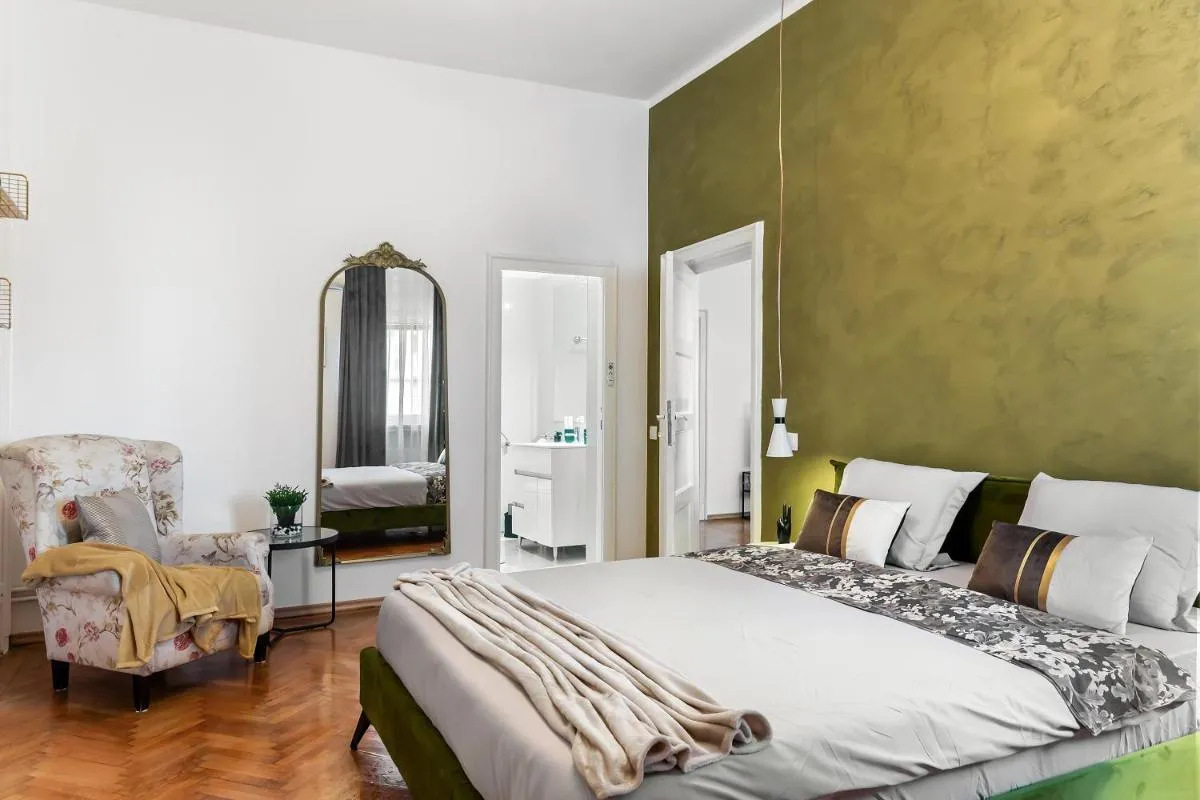 Bucharest Ultracentral Apartment — 2