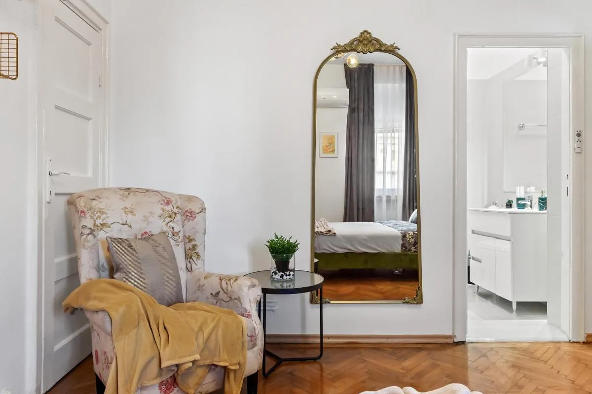 Bucharest Ultracentral Apartment — 3