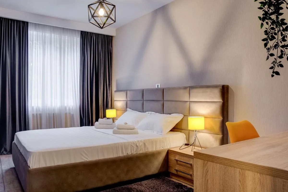 CHANTTAL Luxury – UNIVERSITY — 2