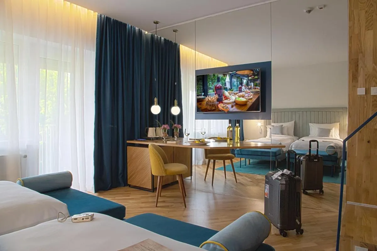 Caro Hotel — 2