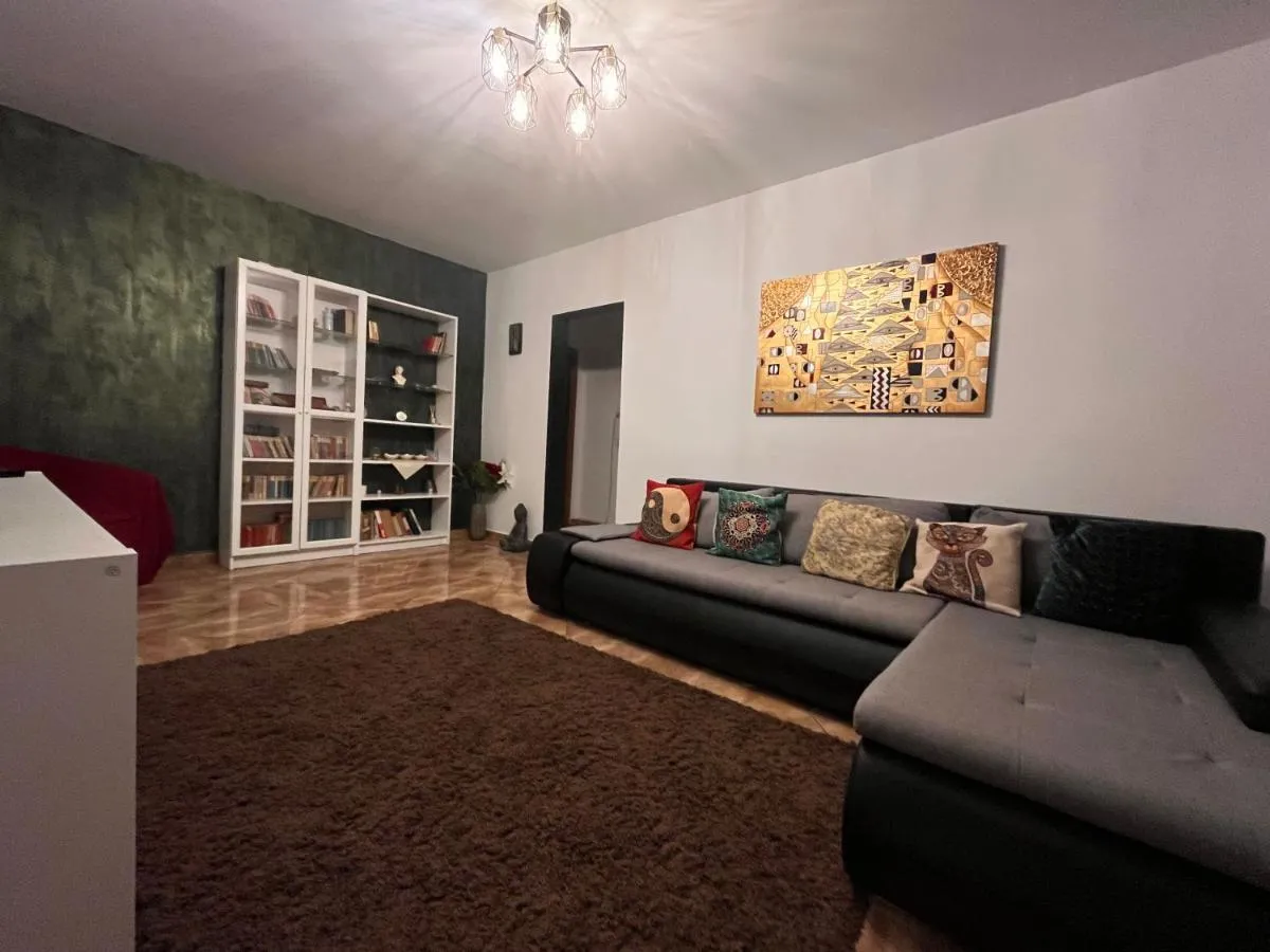 Casa carților – House of book’s — 2