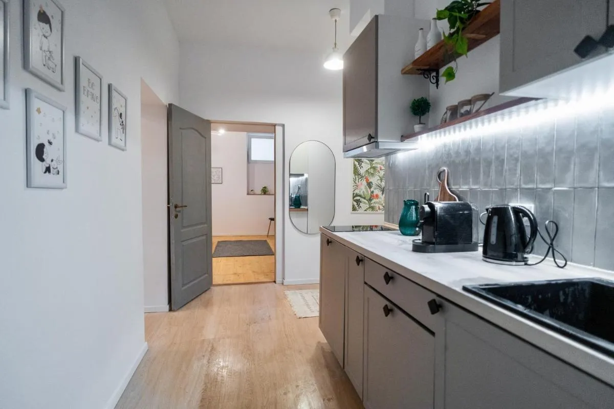 Central 4-Bedroom Apartment near Old Town — 4