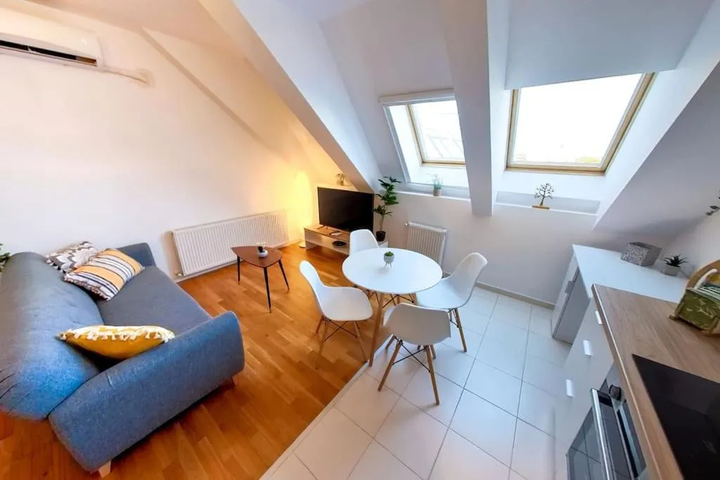 Central Skylight Suites 23 — 5
