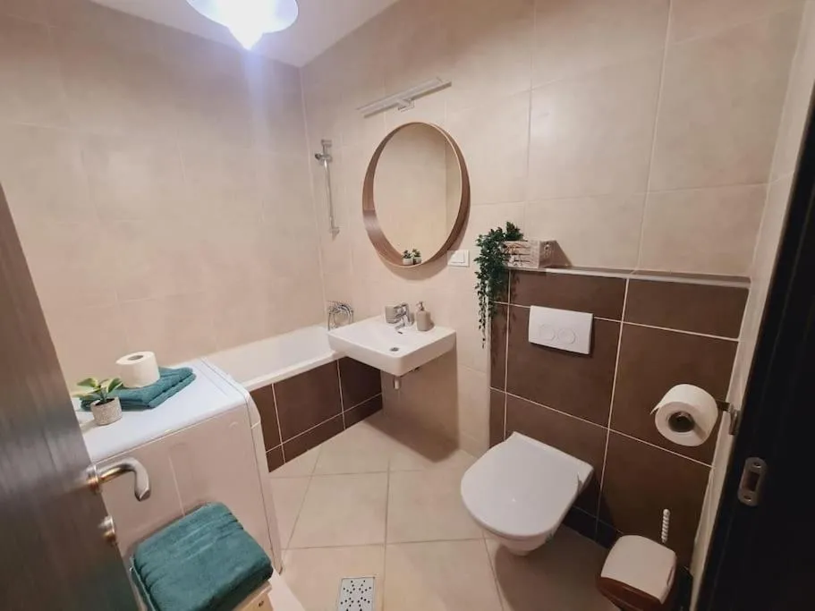Central Skylight Suites 26 — 3