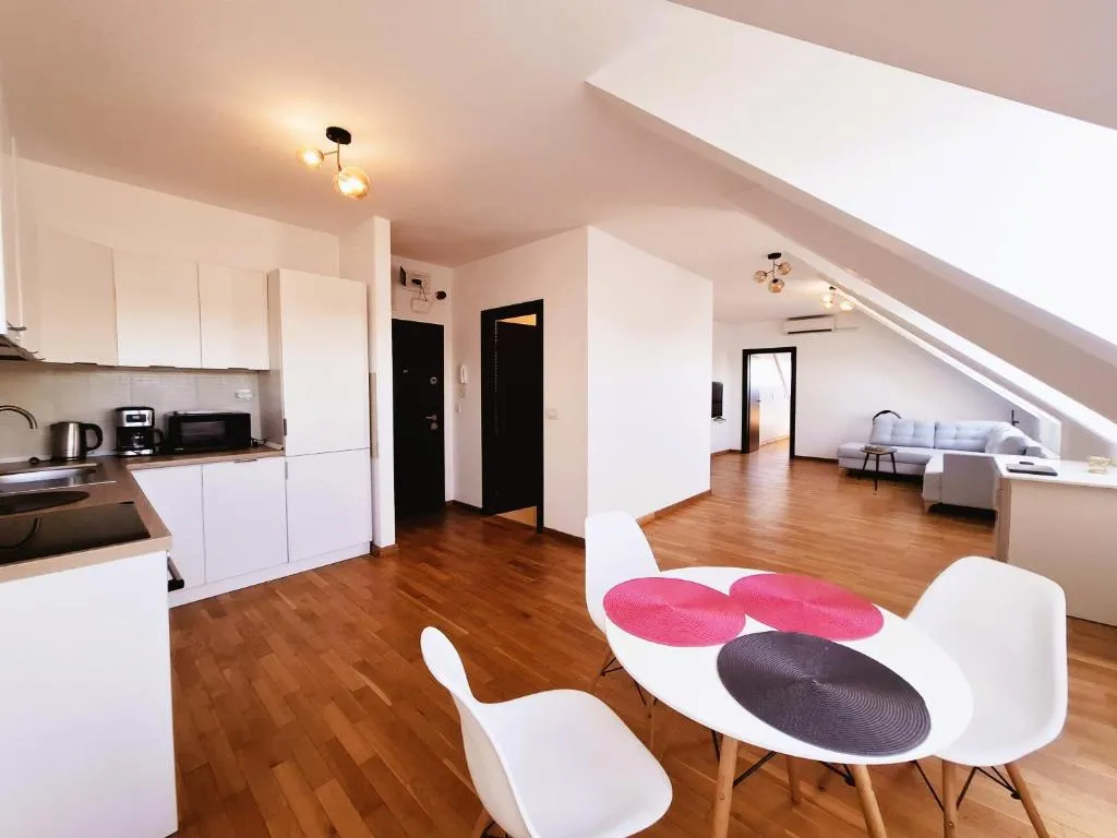 Central Skylight Suites Grand