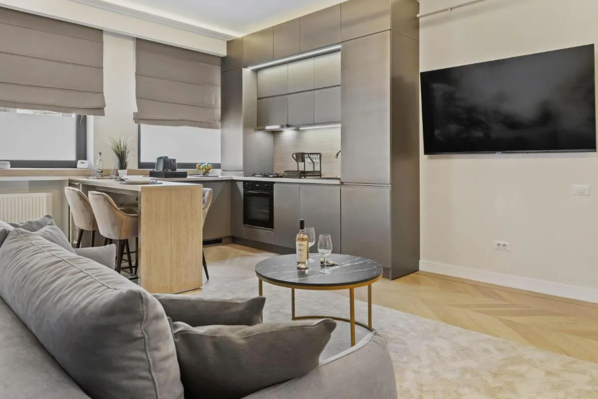Central Two rooms apartment The Paradise of lights — 3